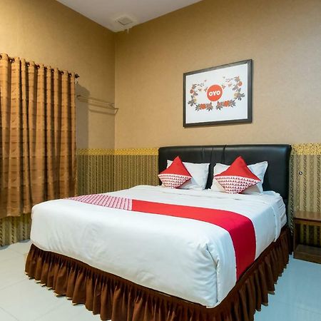 Oyo 741 Hotel Labuhan Raya Medan Esterno foto