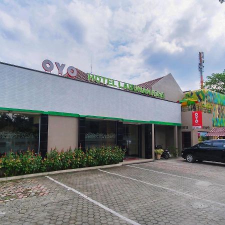 Oyo 741 Hotel Labuhan Raya Medan Esterno foto