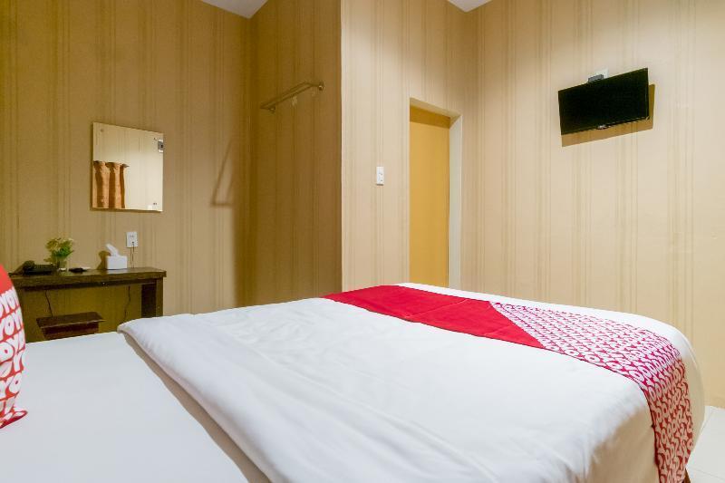 Oyo 741 Hotel Labuhan Raya Medan Esterno foto