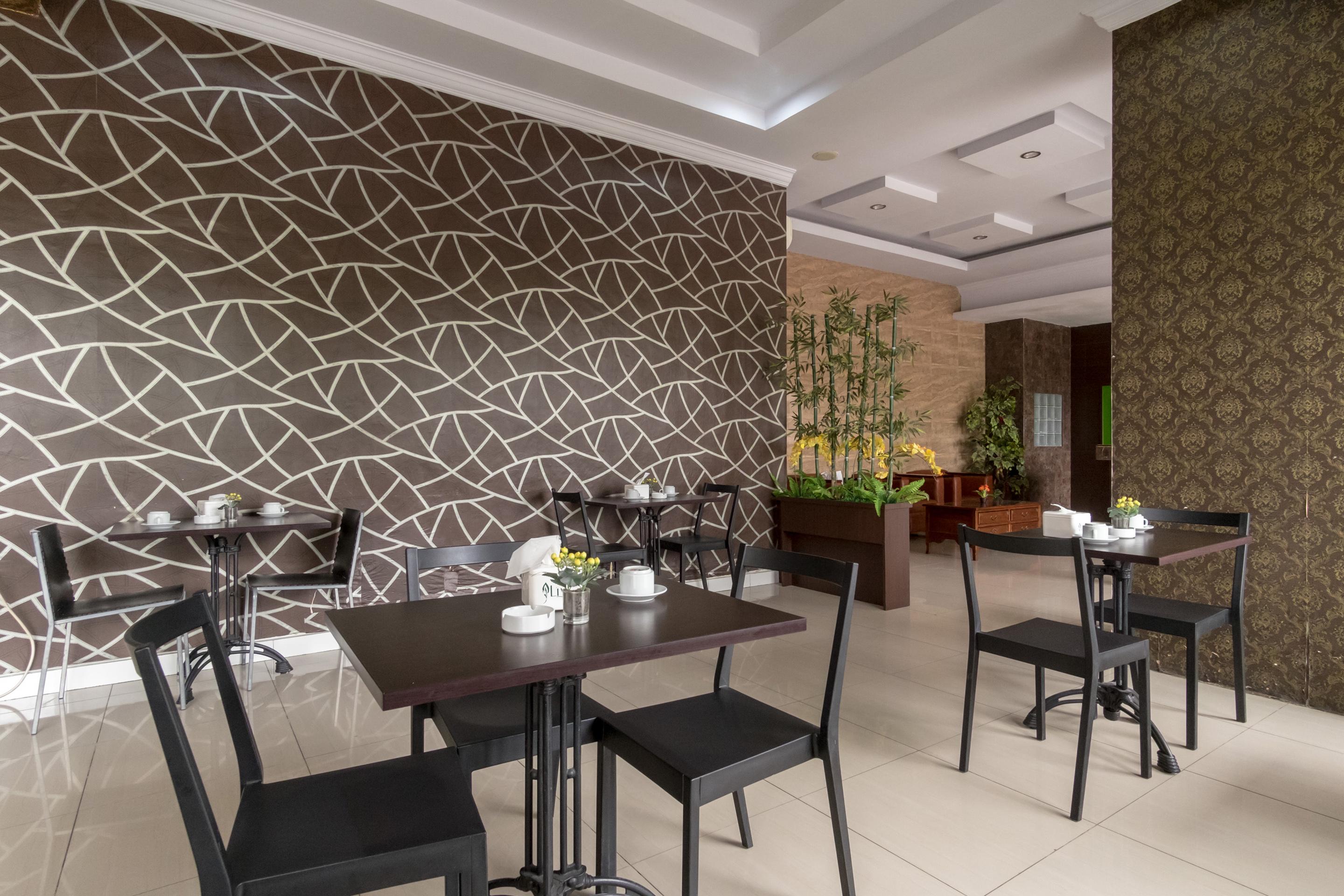 Oyo 741 Hotel Labuhan Raya Medan Esterno foto