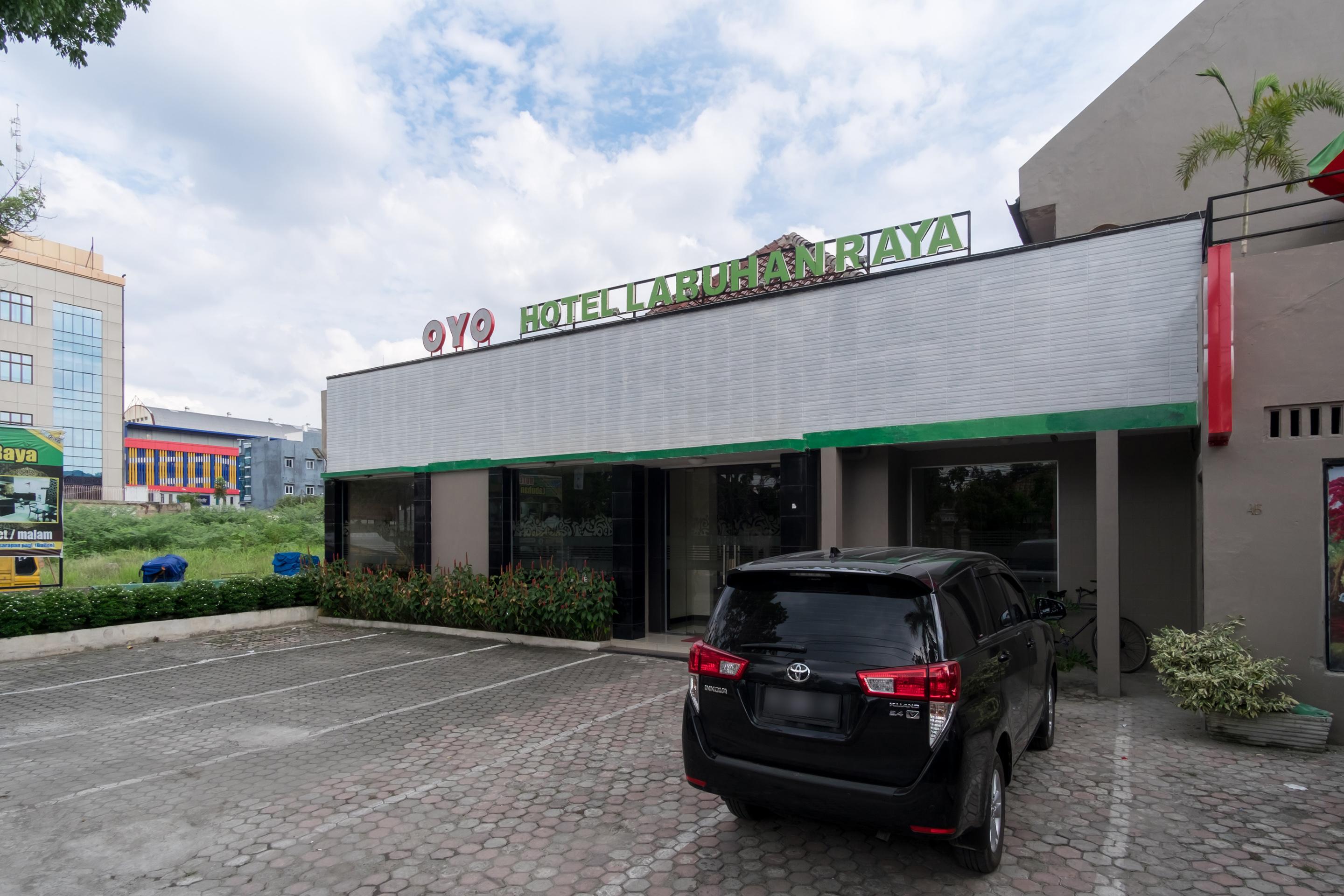 Oyo 741 Hotel Labuhan Raya Medan Esterno foto