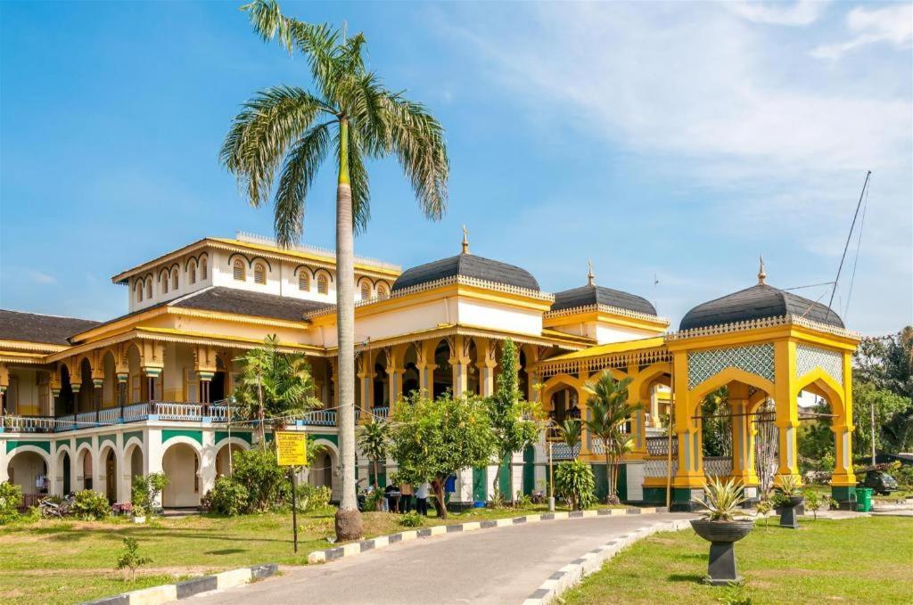 Oyo 741 Hotel Labuhan Raya Medan Esterno foto