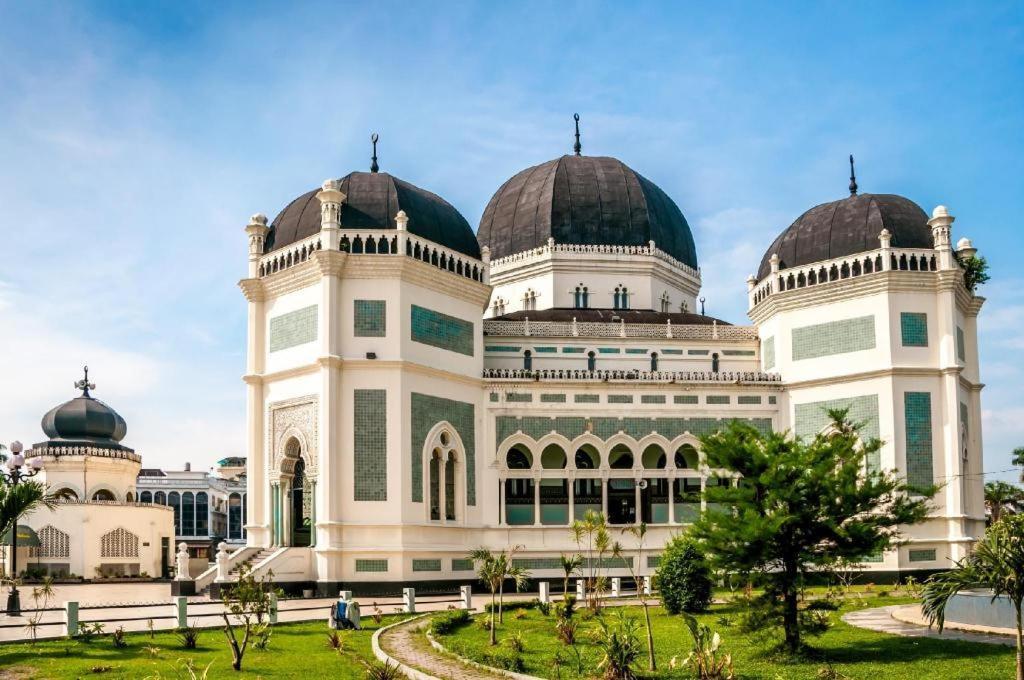 Oyo 741 Hotel Labuhan Raya Medan Esterno foto
