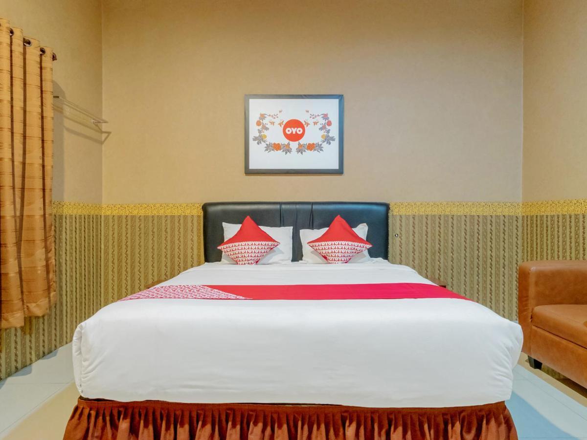 Oyo 741 Hotel Labuhan Raya Medan Esterno foto