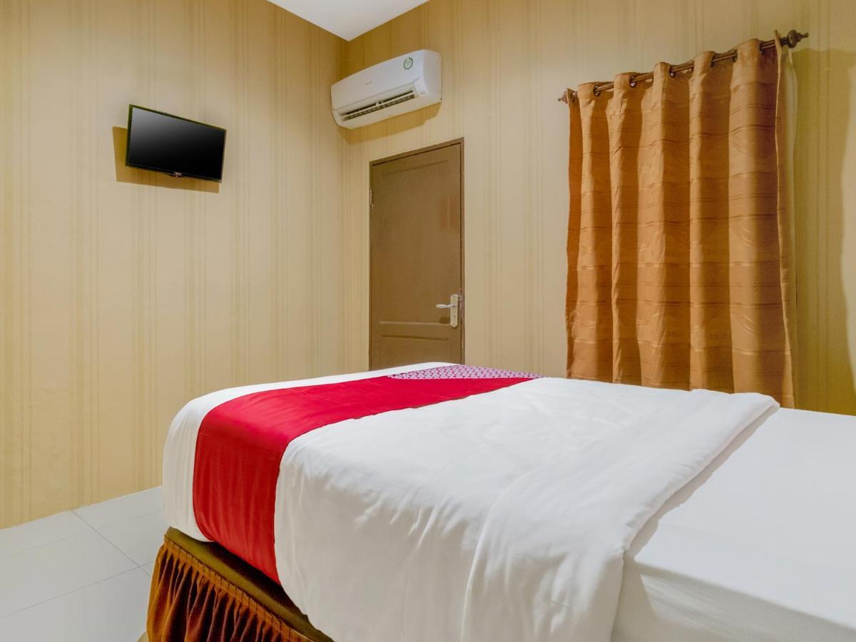 Oyo 741 Hotel Labuhan Raya Medan Esterno foto