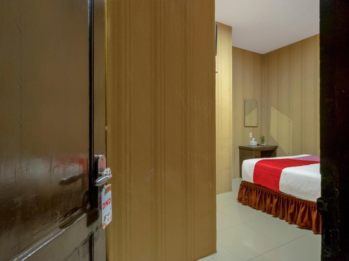 Oyo 741 Hotel Labuhan Raya Medan Esterno foto