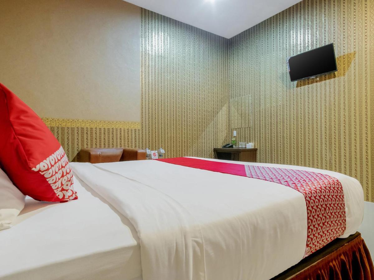 Oyo 741 Hotel Labuhan Raya Medan Esterno foto