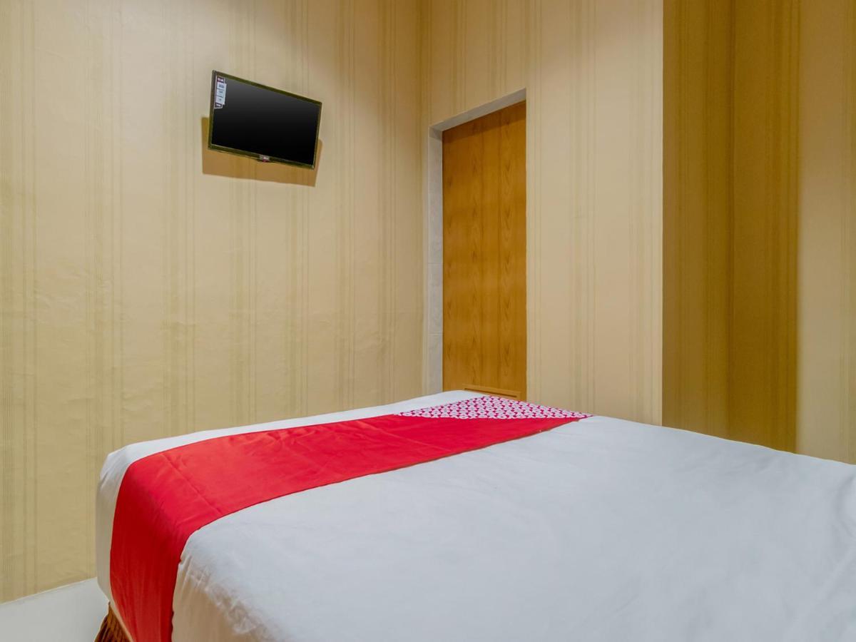 Oyo 741 Hotel Labuhan Raya Medan Esterno foto