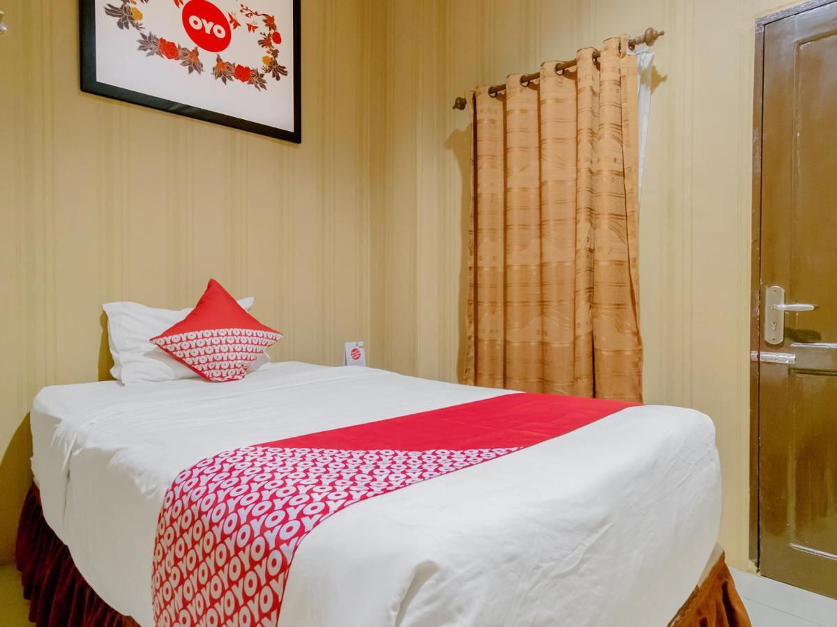Oyo 741 Hotel Labuhan Raya Medan Esterno foto
