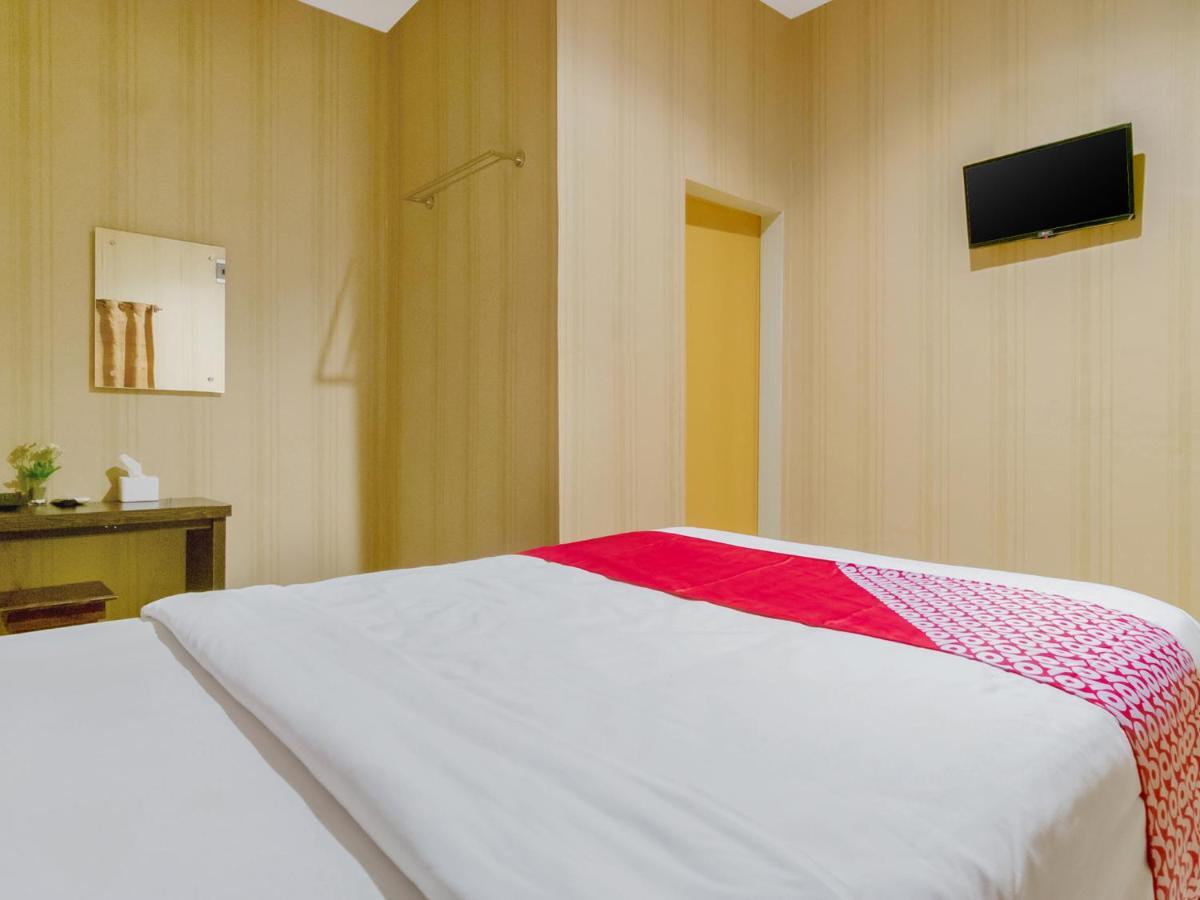 Oyo 741 Hotel Labuhan Raya Medan Esterno foto