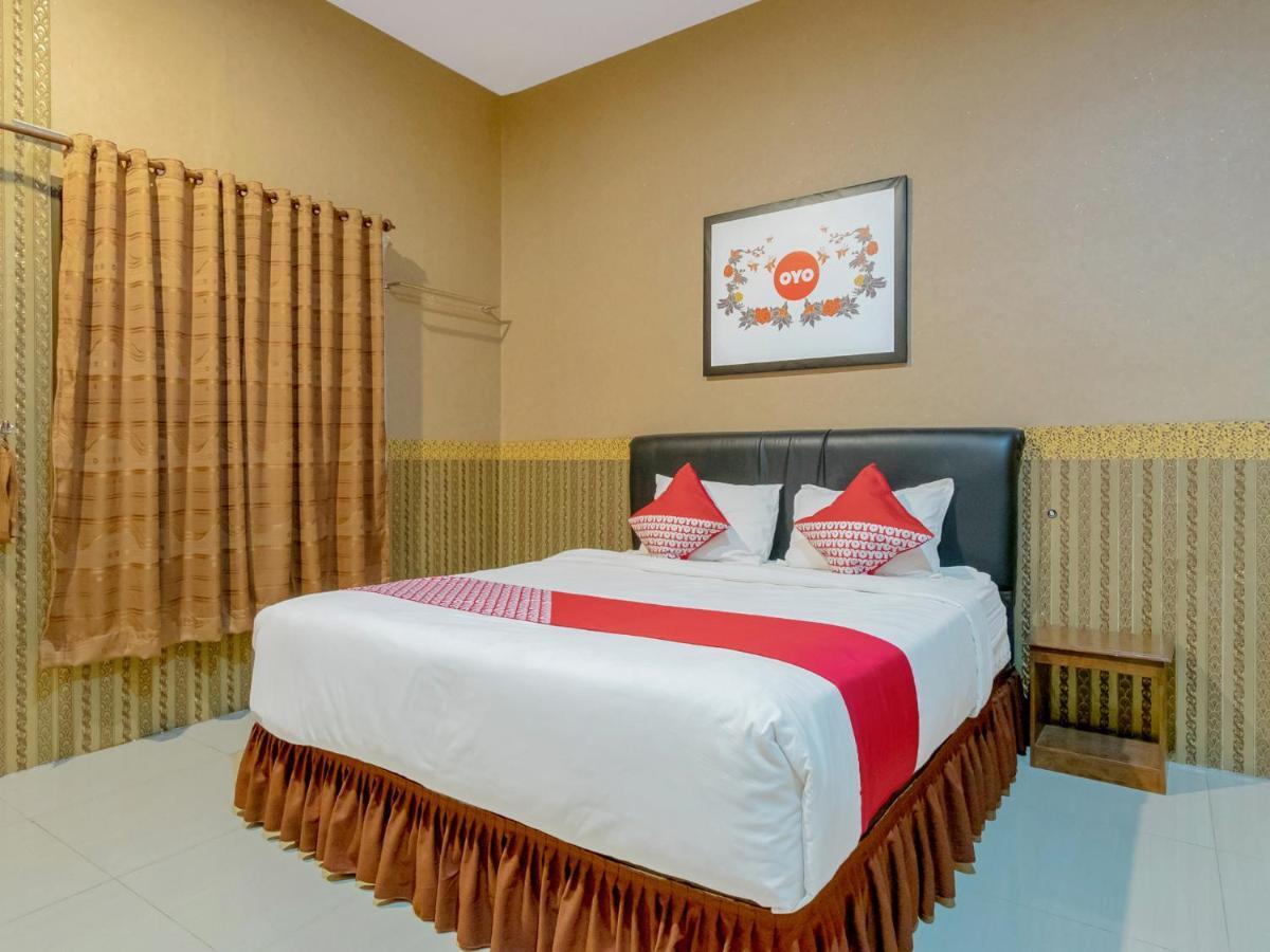 Oyo 741 Hotel Labuhan Raya Medan Esterno foto