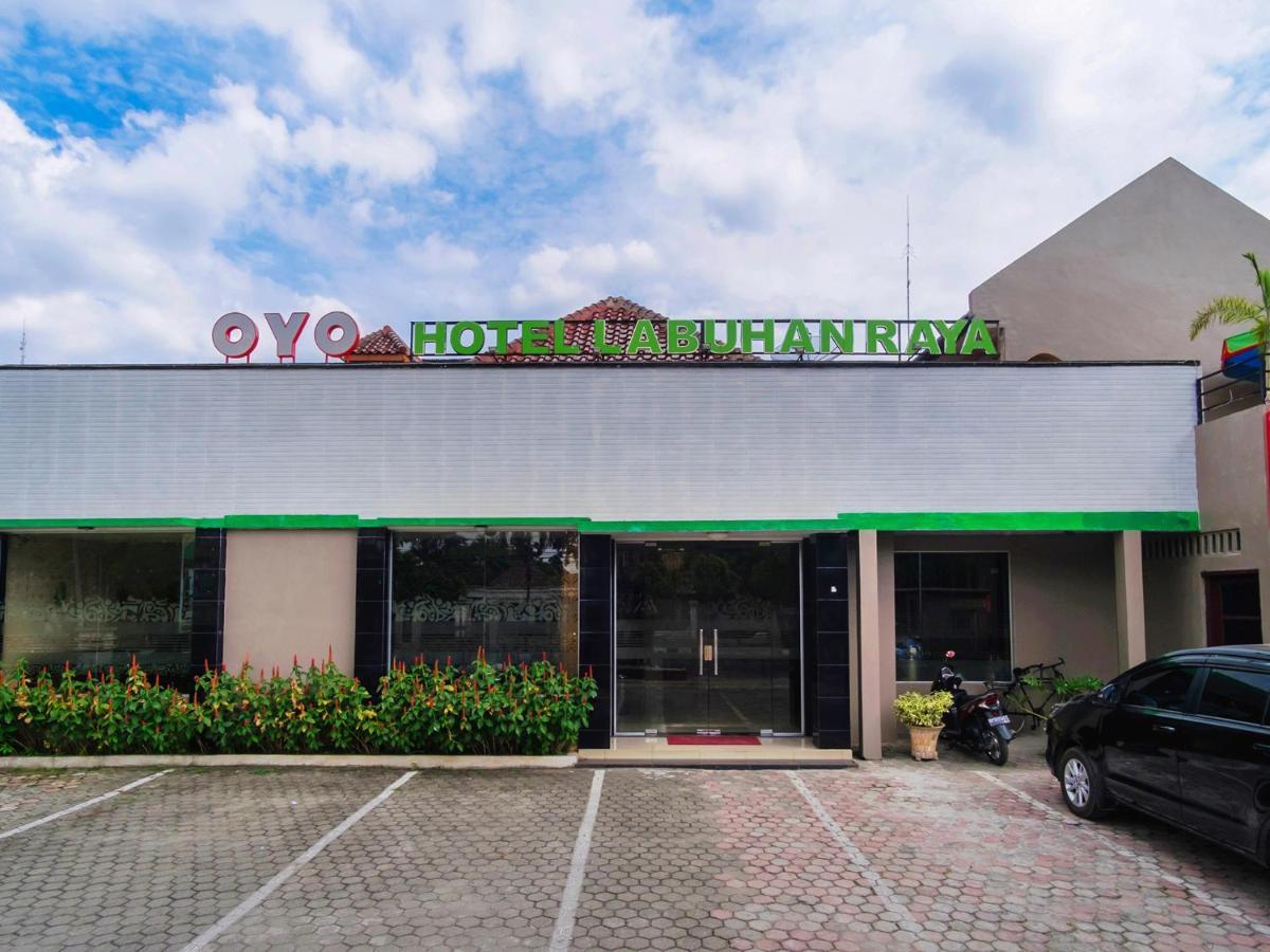 Oyo 741 Hotel Labuhan Raya Medan Esterno foto