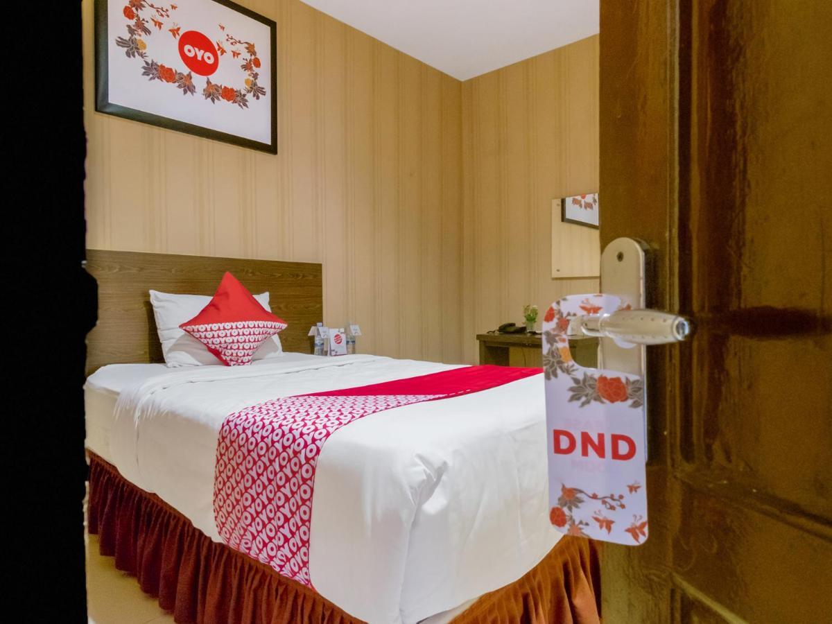 Oyo 741 Hotel Labuhan Raya Medan Esterno foto