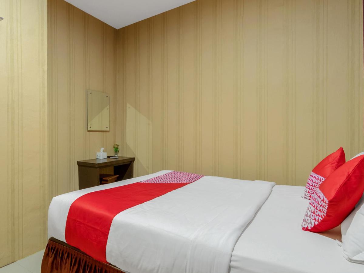 Oyo 741 Hotel Labuhan Raya Medan Esterno foto
