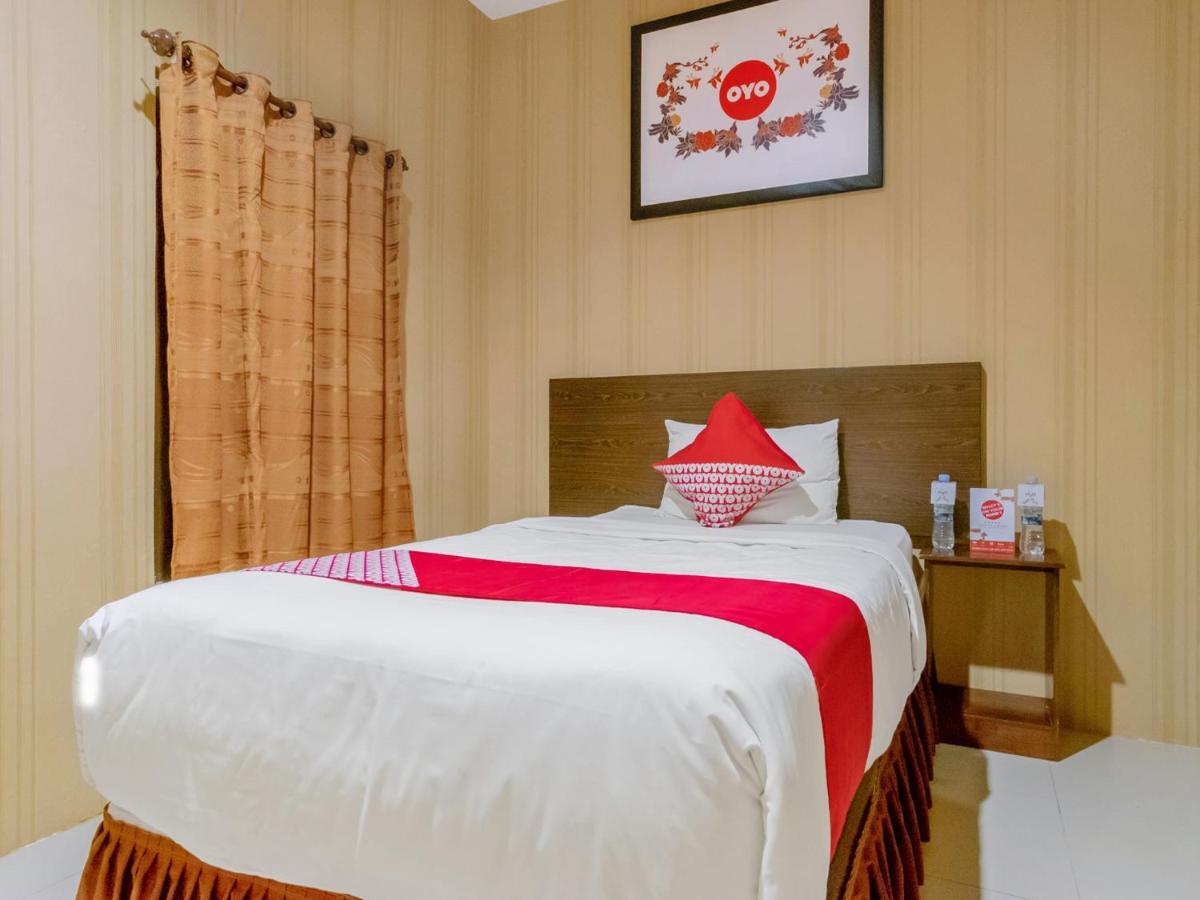 Oyo 741 Hotel Labuhan Raya Medan Esterno foto