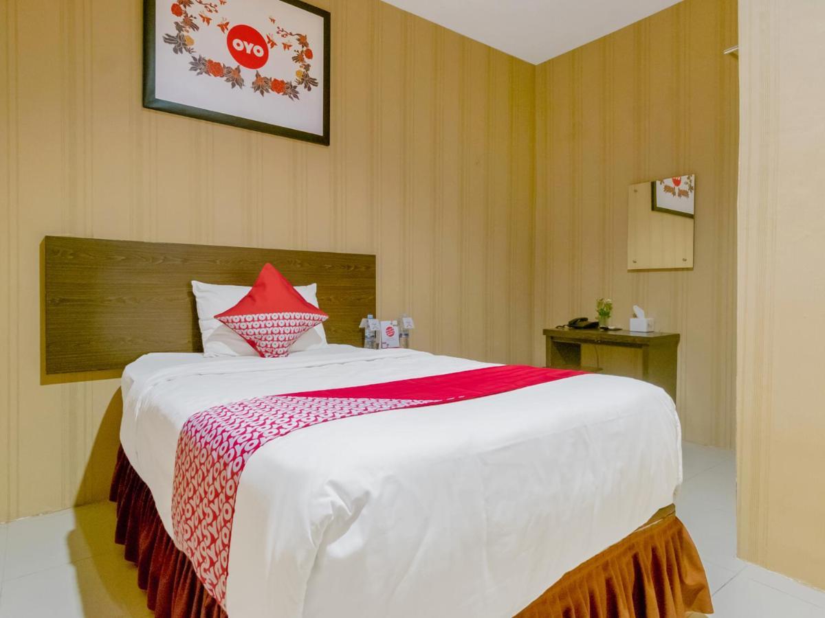 Oyo 741 Hotel Labuhan Raya Medan Esterno foto
