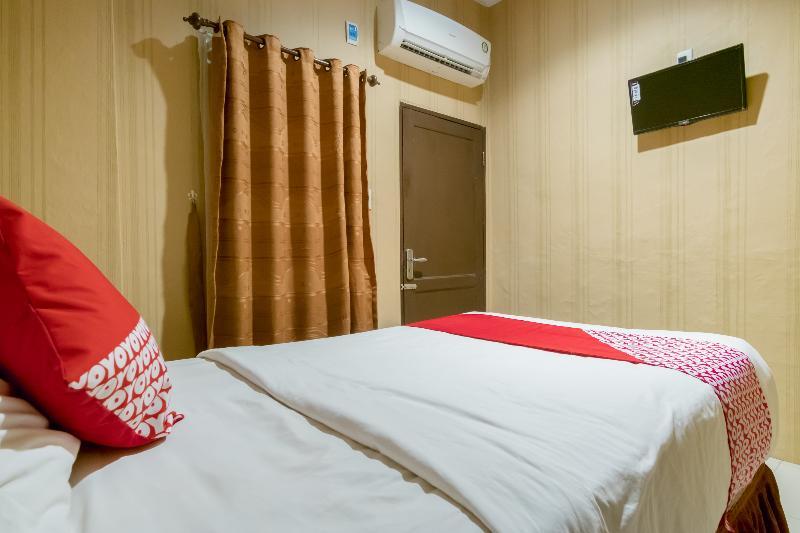 Oyo 741 Hotel Labuhan Raya Medan Esterno foto